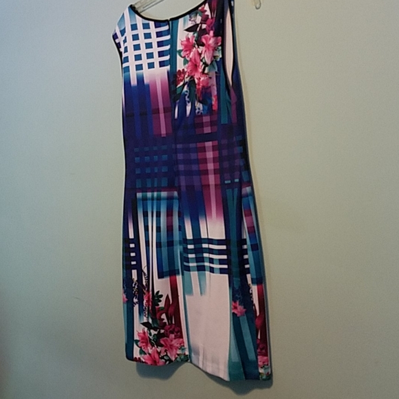 Dress - Picture 4 of 4